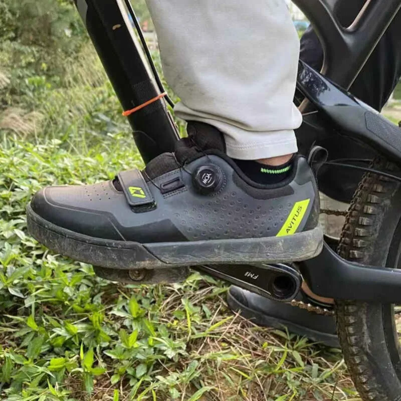 Commuting On Mountain Bike - AVITUS sepatu sepeda gunung, sepatu Zapatillas
